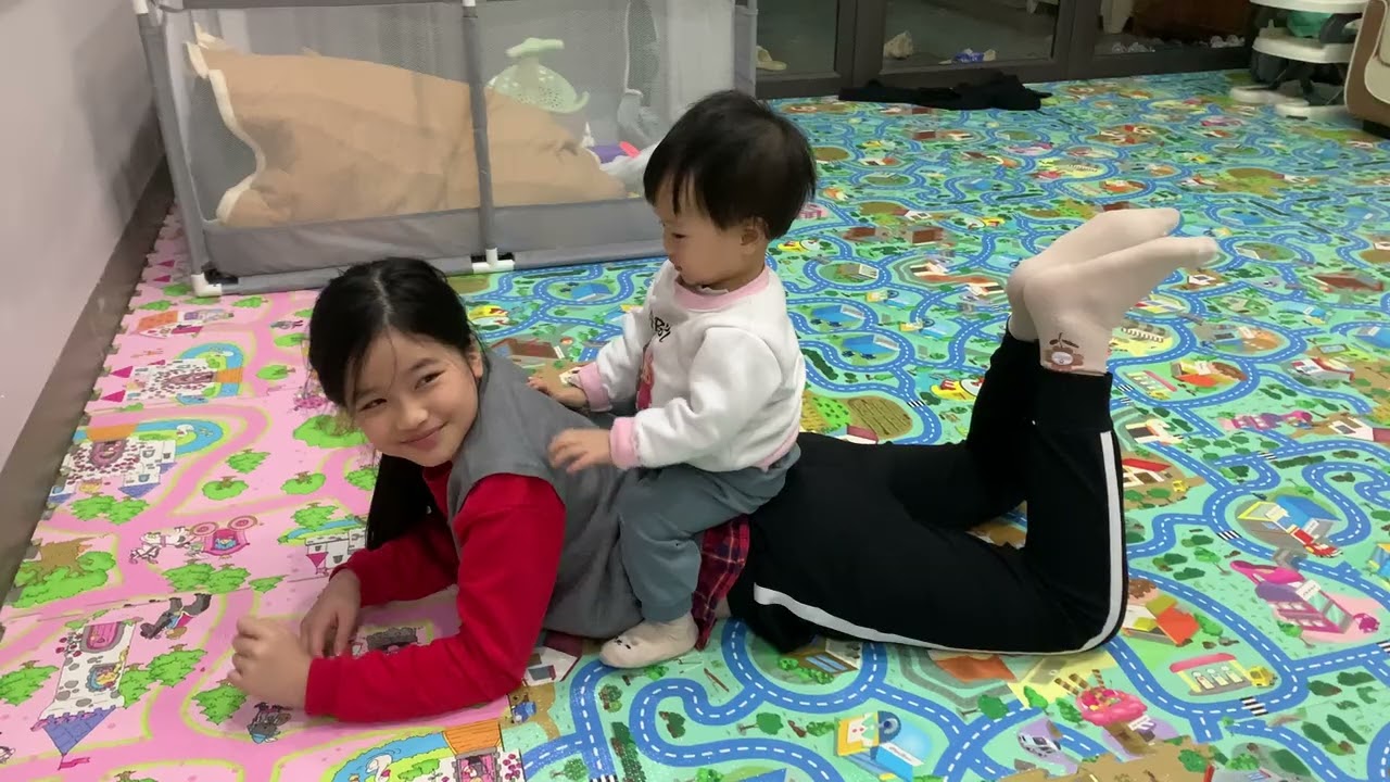 Hai chị em yêu nhau lắm