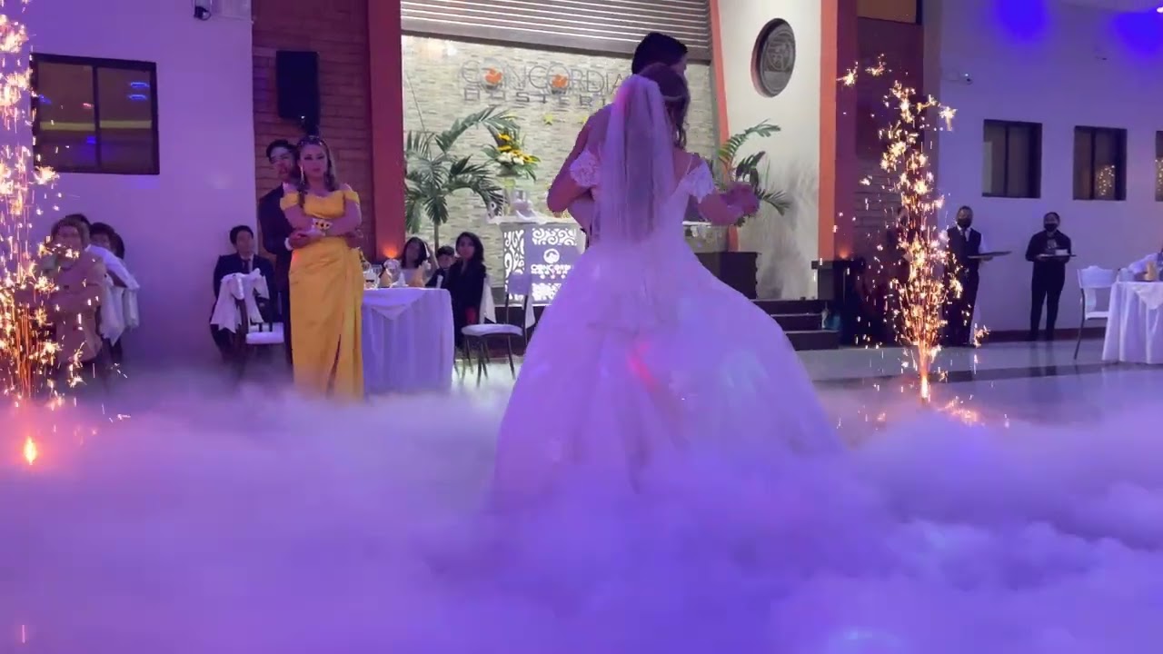 MAQUINA NIEBLA / HUMO BAJO / PIROTECNIA FRIA / LUCES FRIAS BODA WEDDING CUENCA-ECUADOR