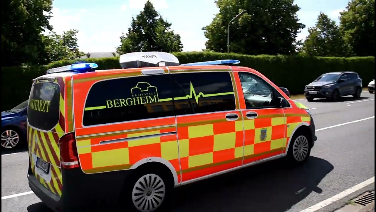 Zusehen sind die Einsatzfahrten der Hauptwache der Feuerwehr Bergheim