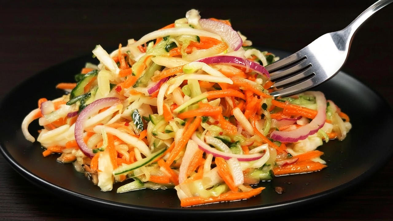 Kohl, Apfel, Karotte! Mach diesen Salat jeden Tag und du wirst Verdauungsprobleme los!