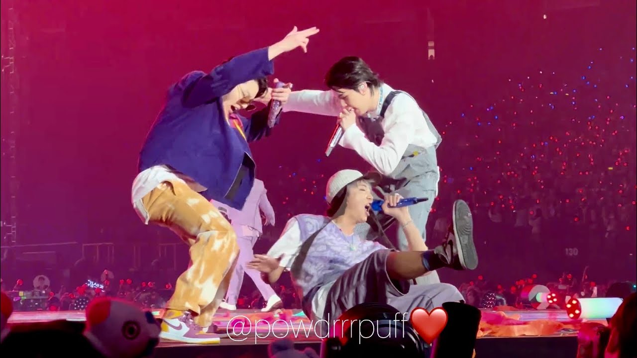 220408 - FANCAM - Idol - BTS PTD Las Vegas - Day 1 @ Allegiant - 4K 직캠