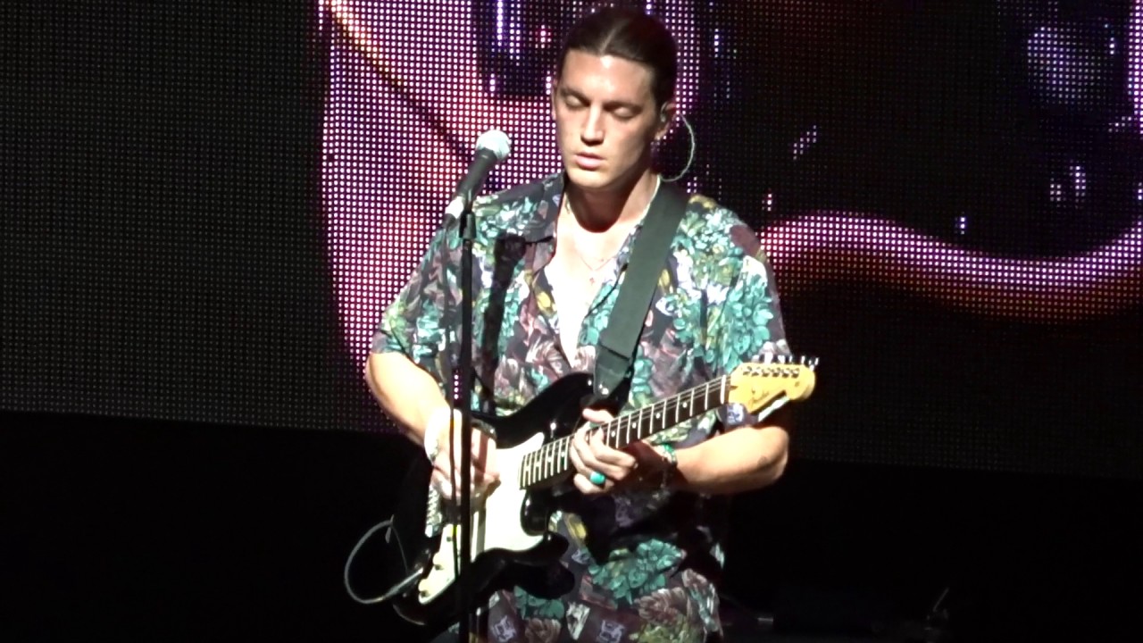 LANY - pink skies @ Market! Market!