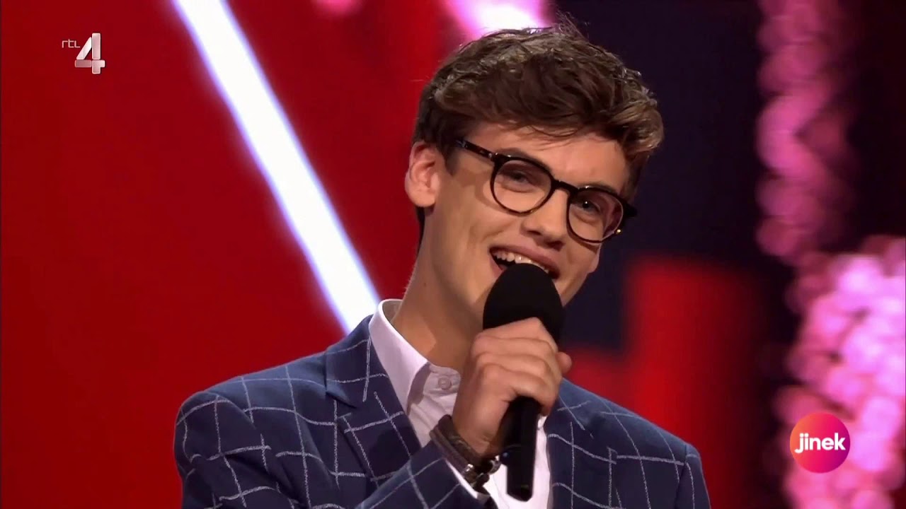 Maurice van Kersbergen valt op bij Jinek