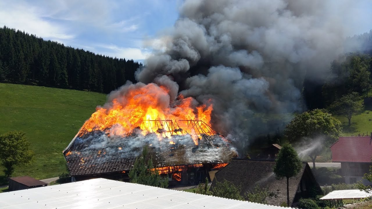 Vollbrand 300 Jahre alter Bauernhof in Hornberg // 13.06.2017