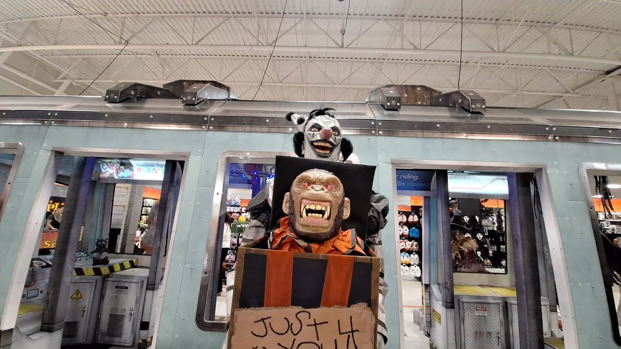 Spirit Halloween 2025 Store Tour #4 Abandoned American Freight Furniture (Gilbert Arizona)