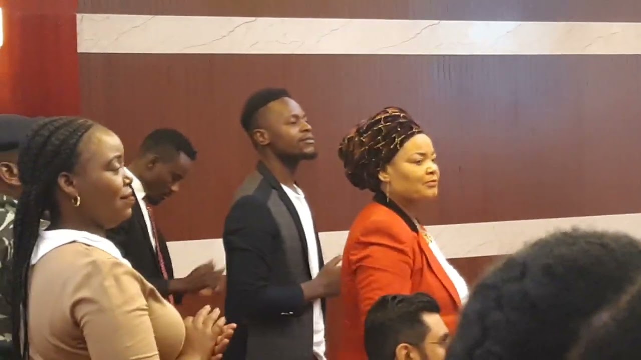 ELI NJUCHI - Naomi