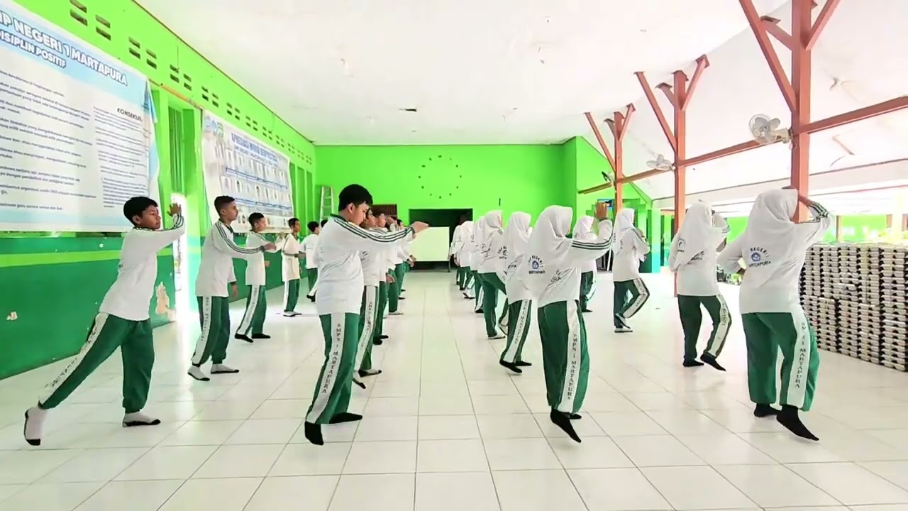 Senam Berirama murid SMP Negeri 1 Martapura