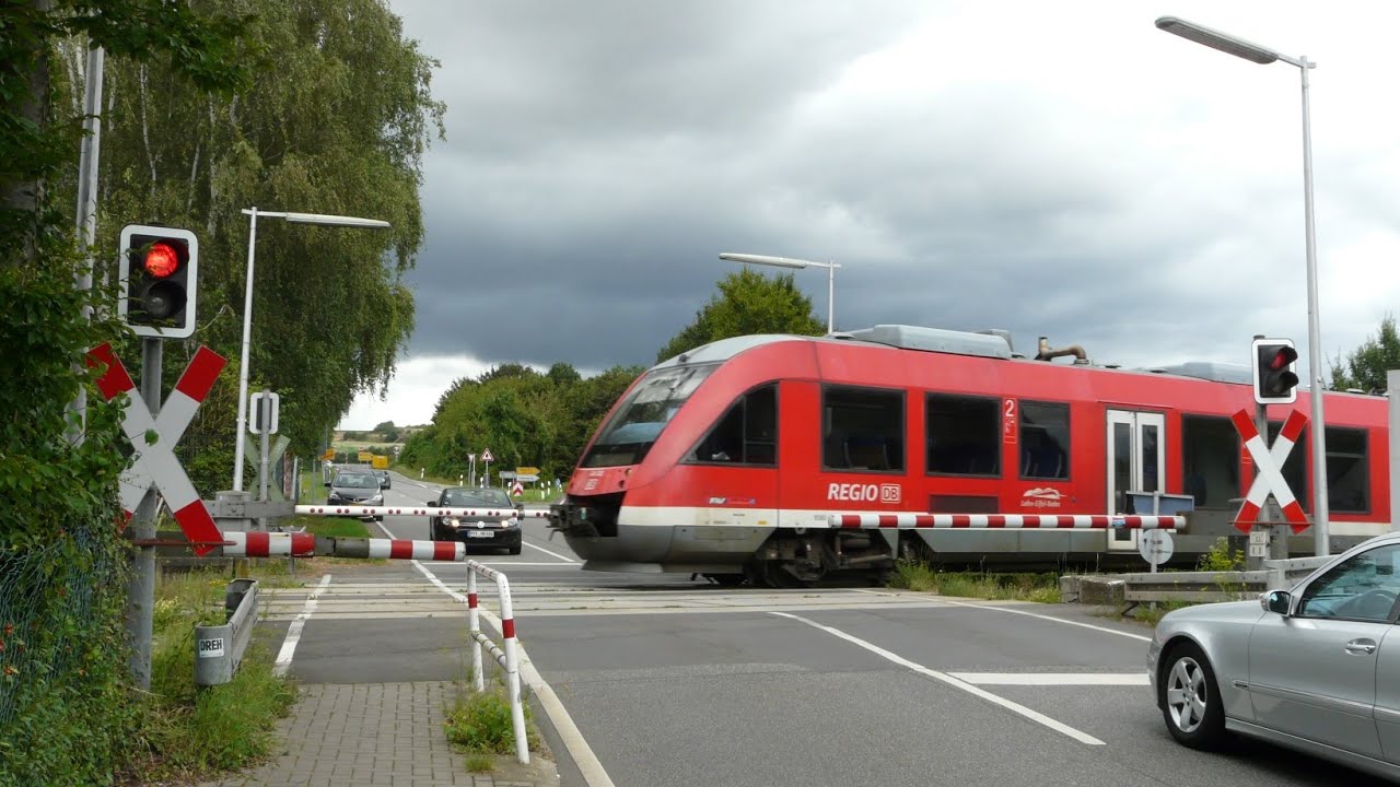 Bahnübergang Miesenheim // German Railroad crossing // Duitse Spoorwegovergang