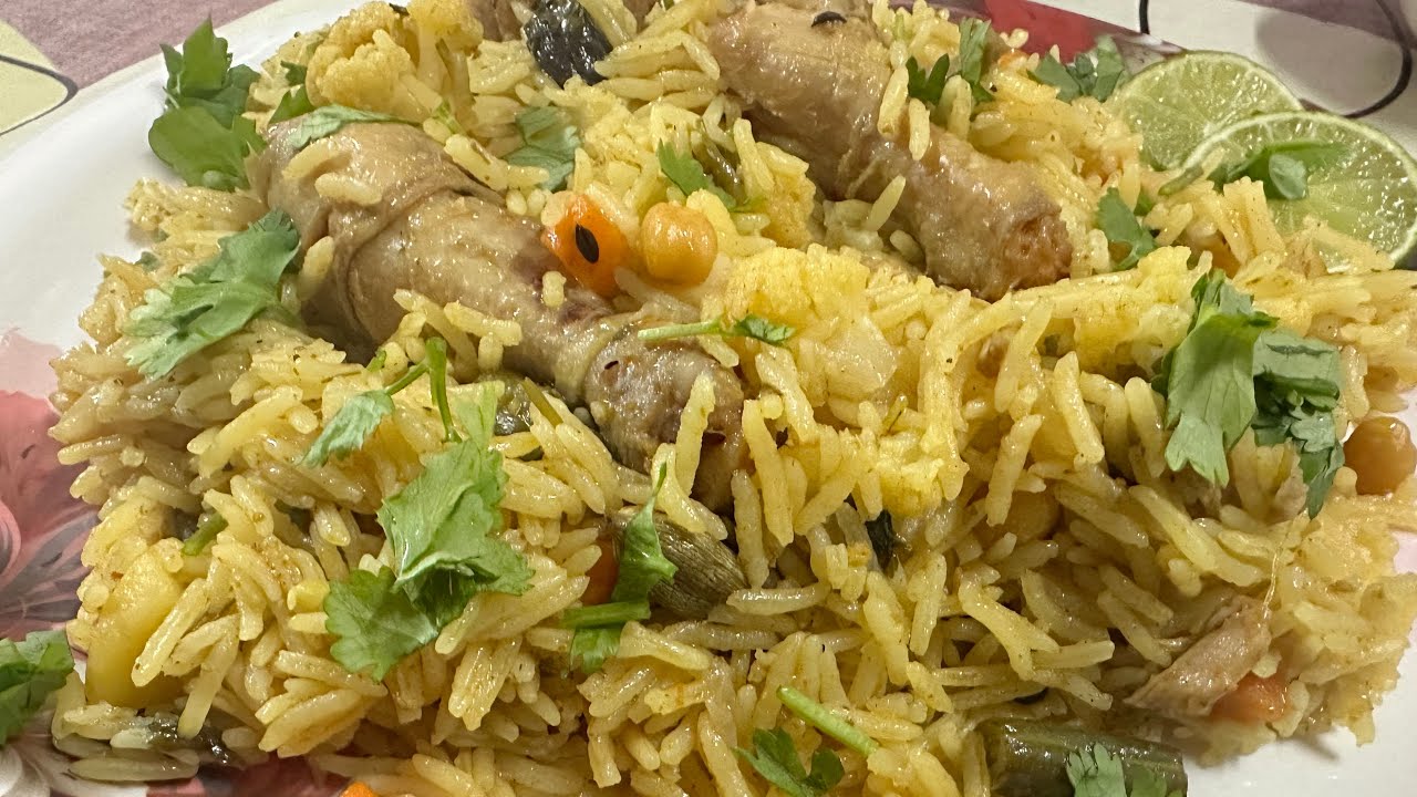 #chickentehari . If comfort food had a name, it would be Chicken Tehri. #tehri #ricerecipe #foodie 
