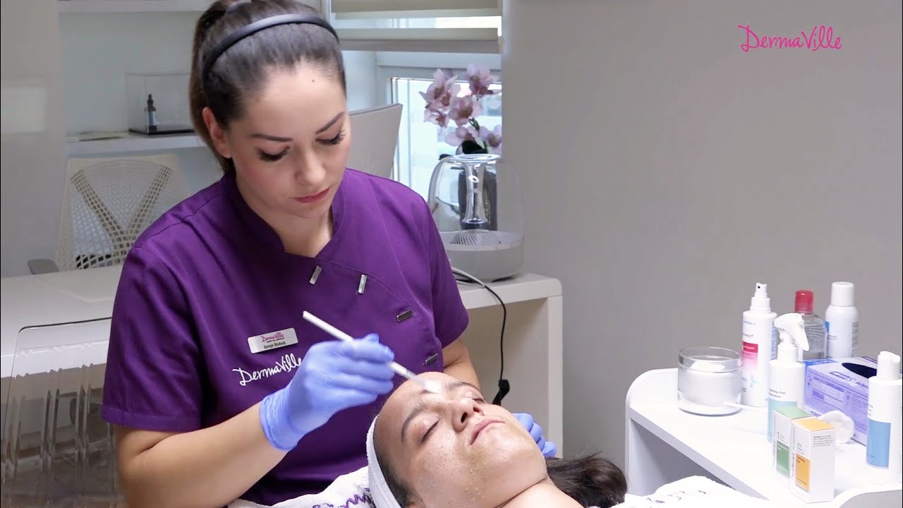 Hemijski piling  i klasičan tretman za dubinsko čišćenje lica - Trenutak iz sna 2019 - DermaVille