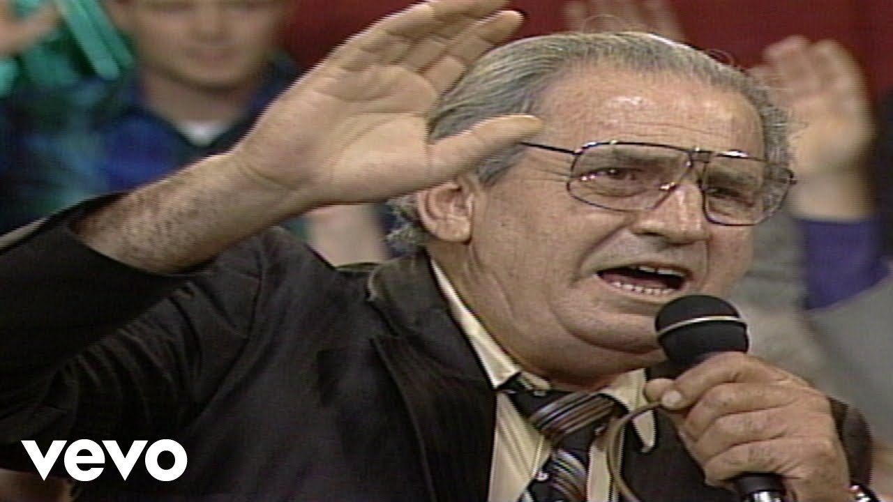 Bill & Gloria Gaither - Hallelujah to the Lamb [Live] ft. Conrad Cook and The Calvary Echoes