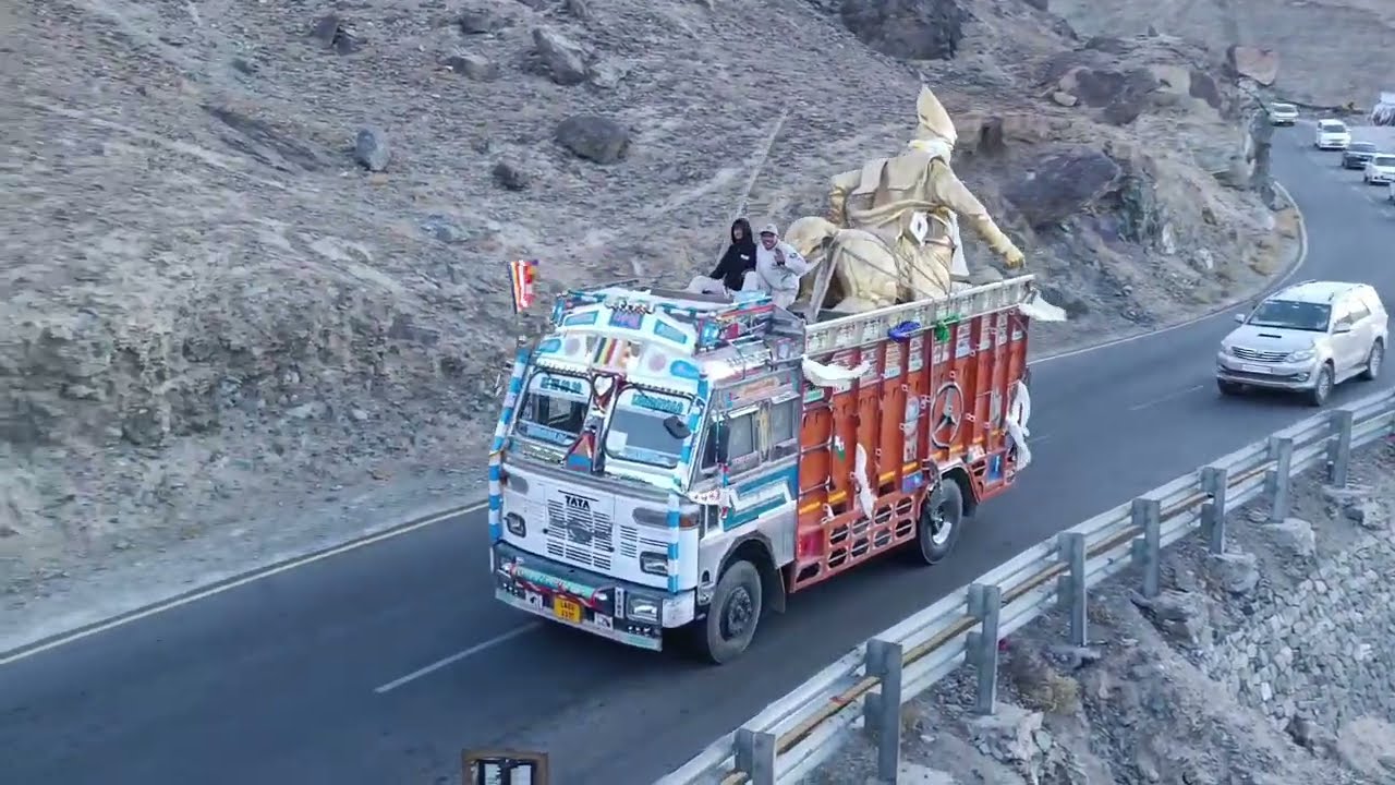 Wanla Lonpo ( Lonchen Dadul Wangchuk) Statue's Journey: From Leh to Wanla Unveiled!