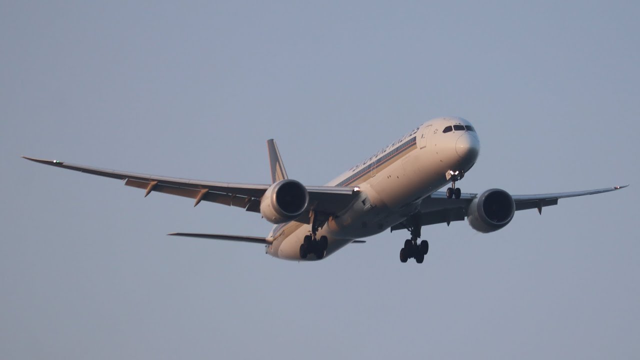 IFS Aviation5888H Productions Real Footage: Singapore Airlines Boeing B787-10 Dreamliner (9V-SCK)