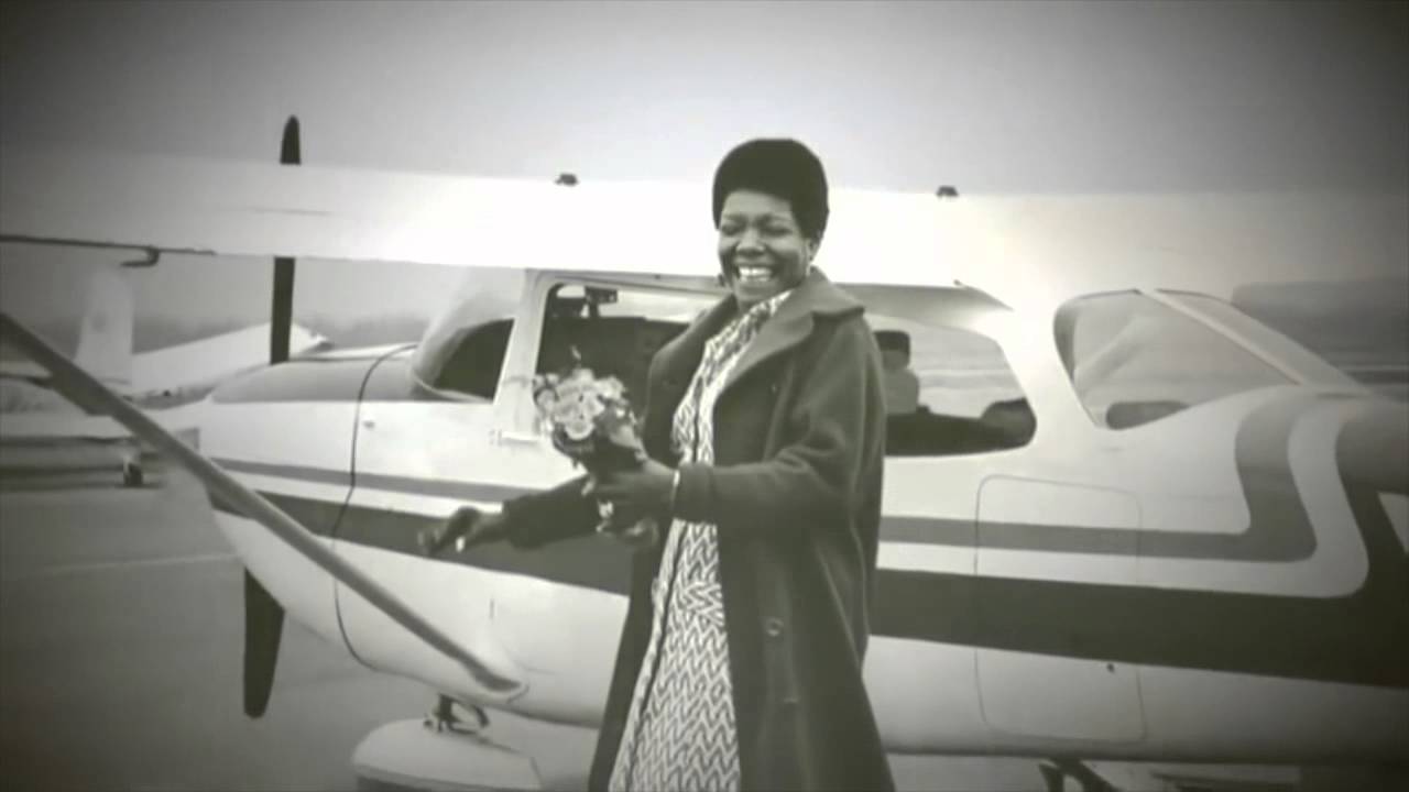 Maya Angelou Recites Phenomenal Woman