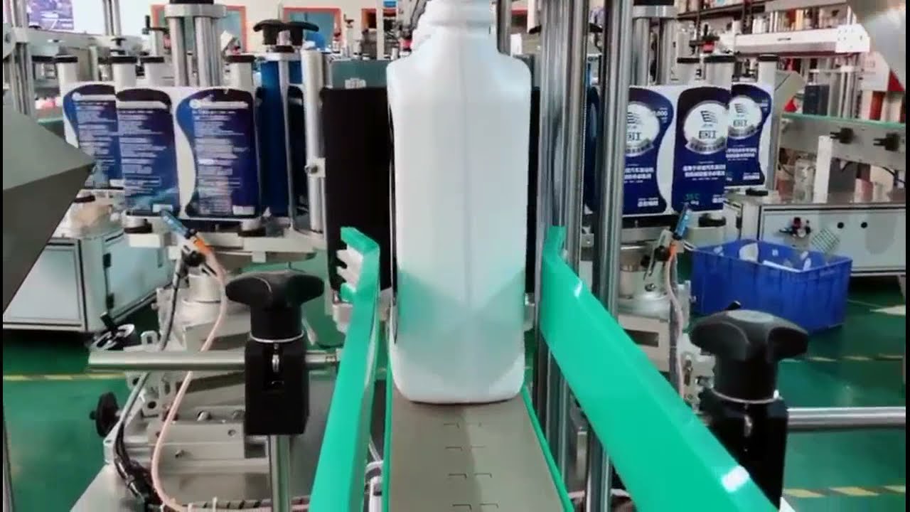 Automatic two side labeling machine for antifreezing solution jerry cans