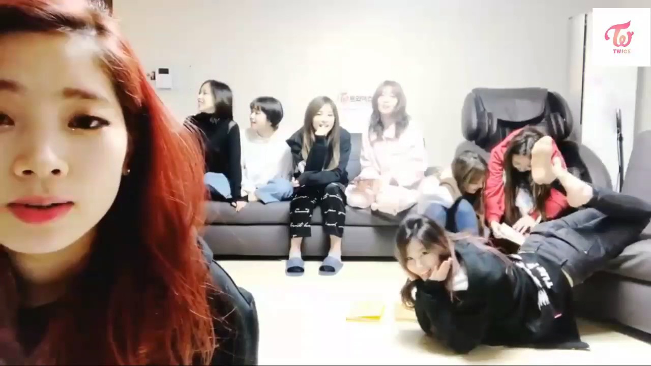 170219 Momo Sana moment at  Knock Knock Coundown