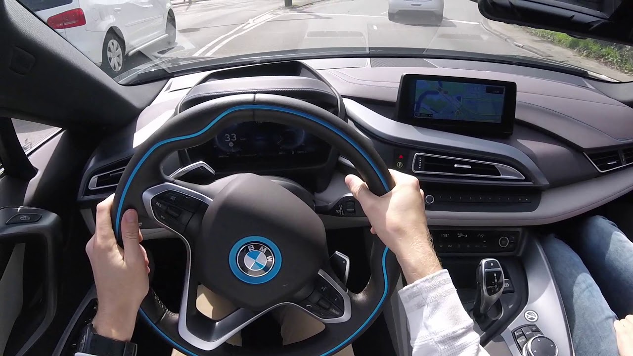 Driving the BMW i8 trough Amsterdam