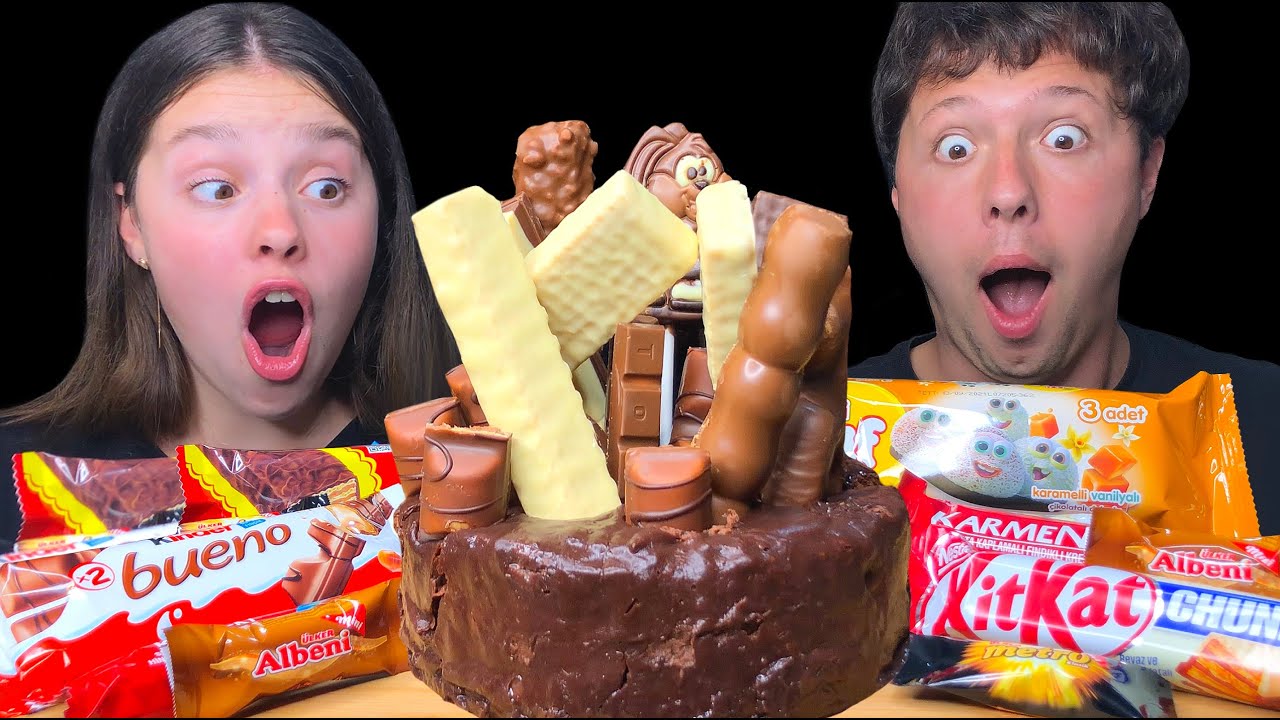 ASMR CHOCOLATE CAKE WITH CHOCOLATE CANDY BARS MUKBANG EATING SOUNDS 먹방 Tati ASMR