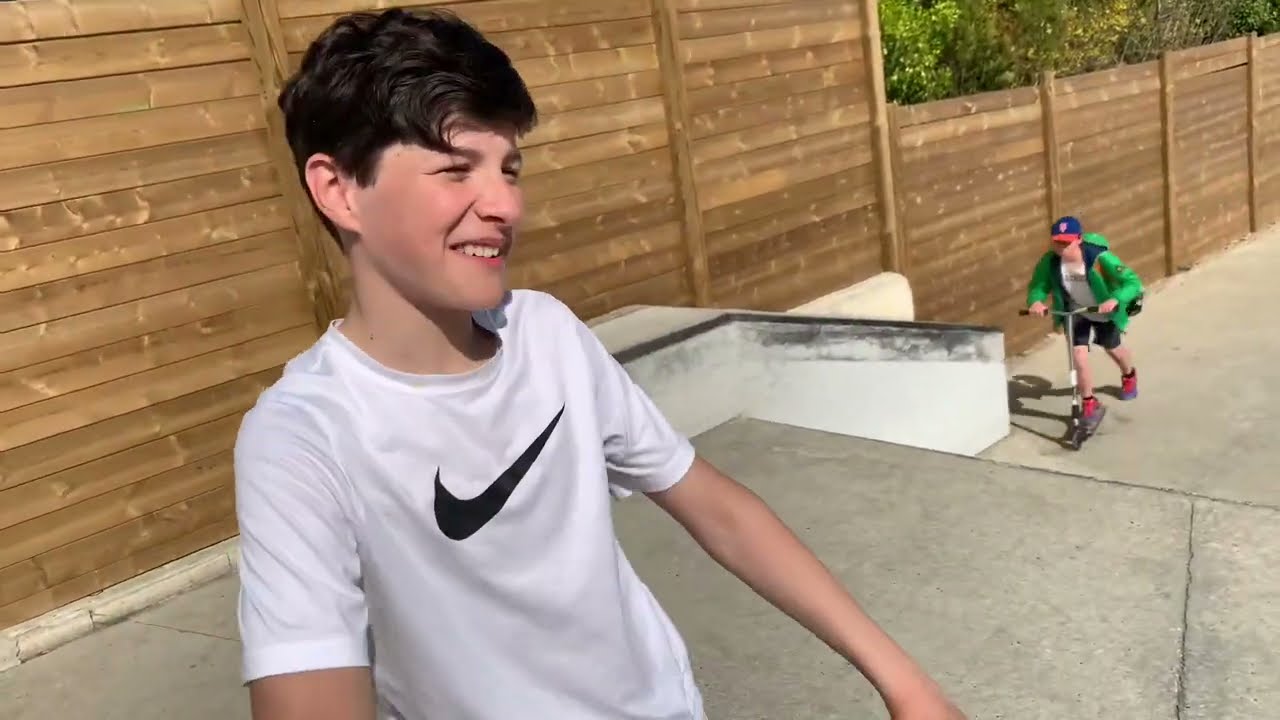 J’apprends des tricks à un débutant 😁 (il a 13 ans )