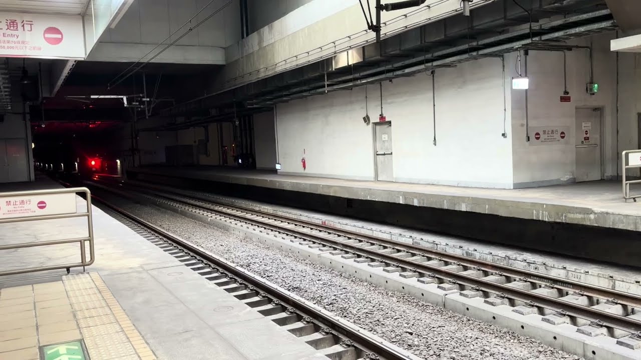 TR 微笑號EMU800型區間車左營/舊城站第二月台停車