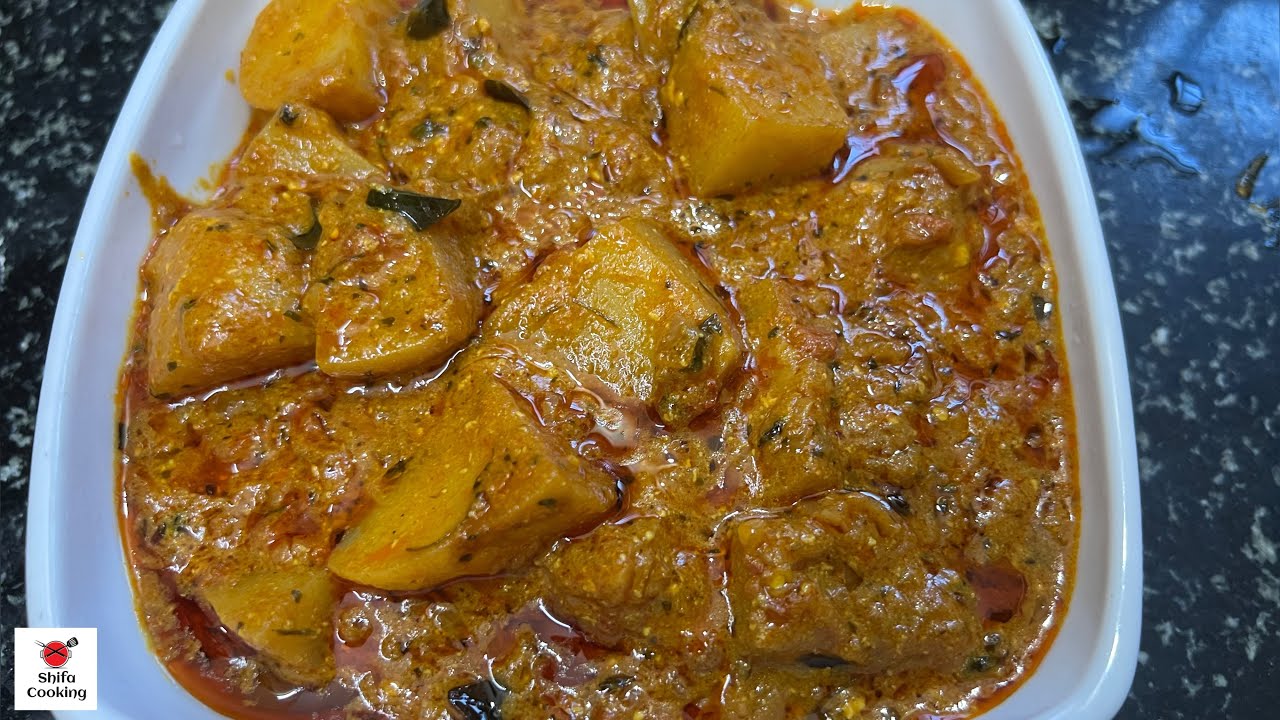 ரெஸ்டாரண்டில் ஸ்டைல்ல ஒரு உருளைக்கிழங்கு கிரேவி