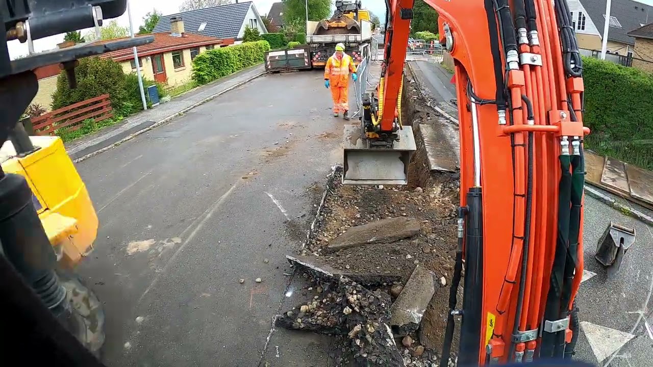 kubota kx 57-4 enGcon rotortilt heat pipe trench part1
