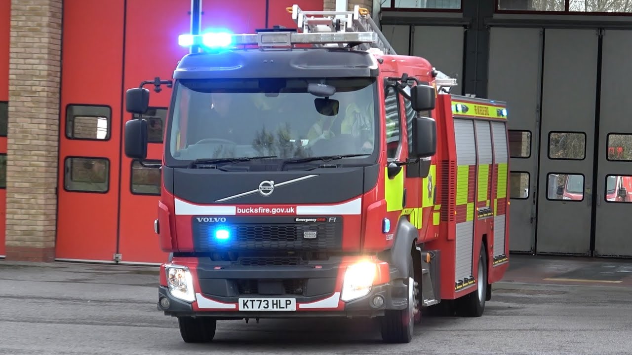 Buckinghamshire Fire & Rescue Service, Aylesbury, Rescue Pump (JC21P1), turnout 