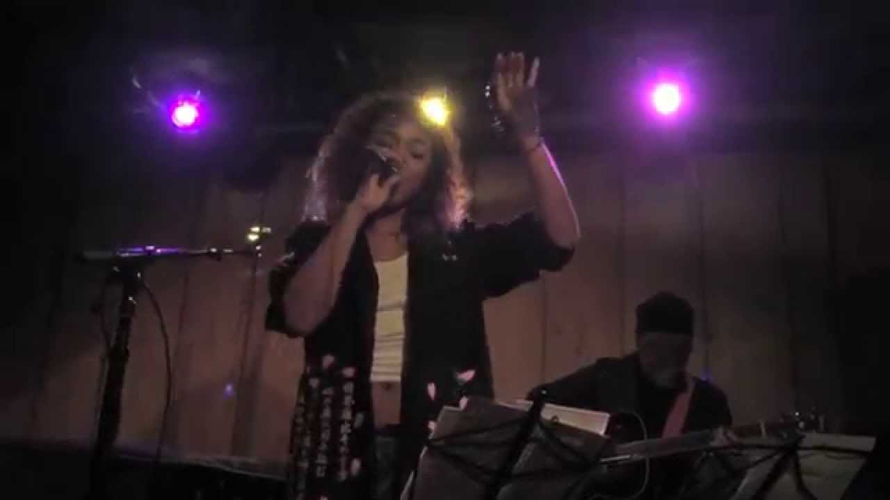 Crystal Kay - No Scrubs (TLC Cover) (Acoustic Live in New York)