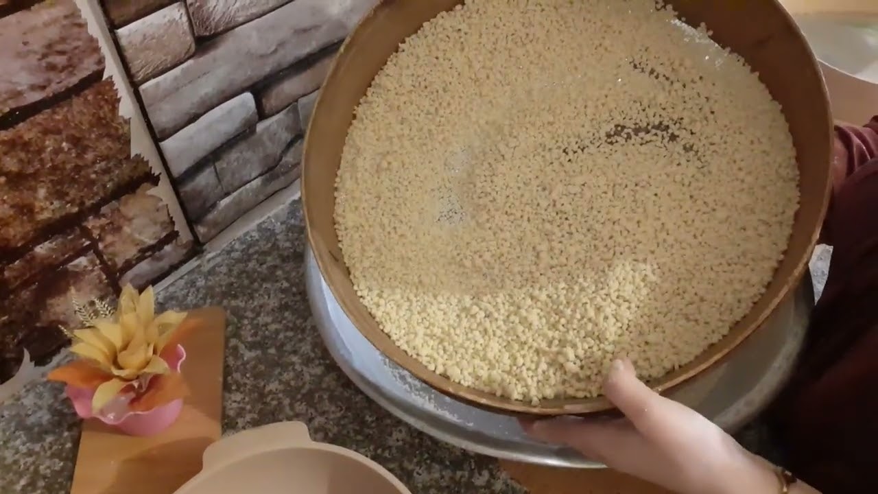 عيش بالخليع حار 🌶🌶وبنين من يدين الشاوية لي متعرفش تفتل العيش ادخلي انعلمك 👍👍🥀🥀...