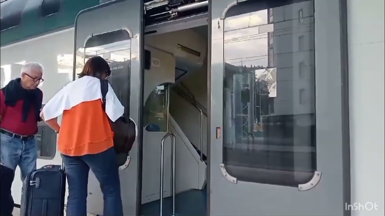 TRENI IN ARRIVO E IN TRANSITO ALLA STAZIONE DI GARBAGNATE MILANESE FNM