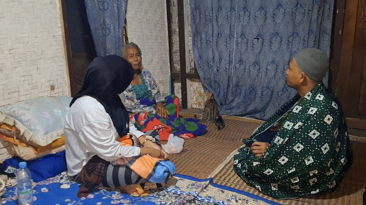 Suasana Malam Saat Menginap Di Rumah Ambu Di Kampung