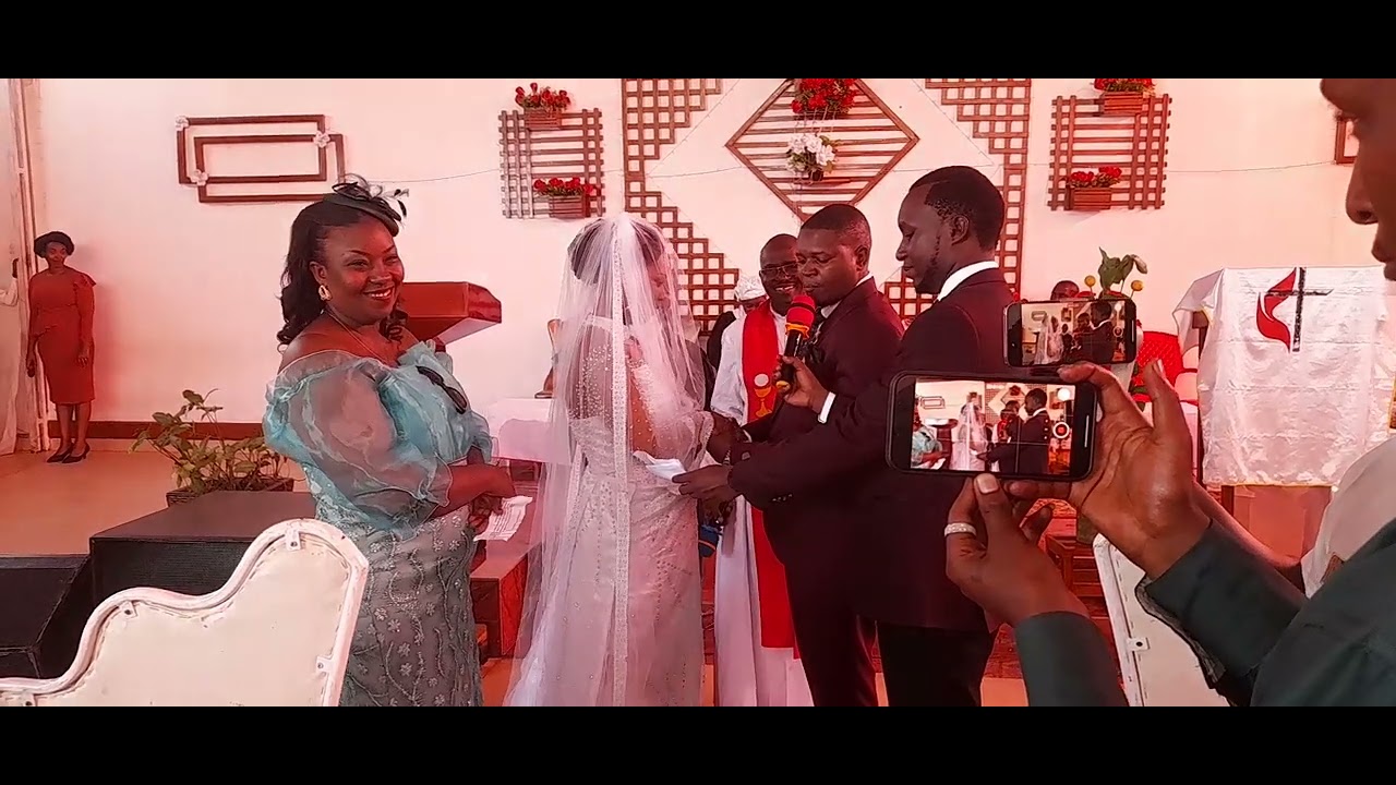 Uku niko Mariage ya @Semavumba yaraye igenze Kuri Église Méthodiste Unie mu Kamenge