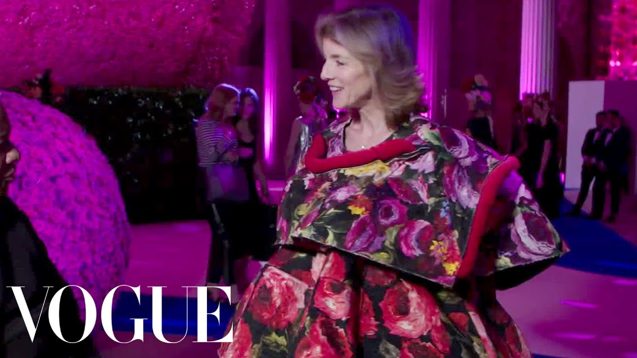 Caroline Kennedy Shows Off Her Comme des Garcons Gown | Met Gala 2017