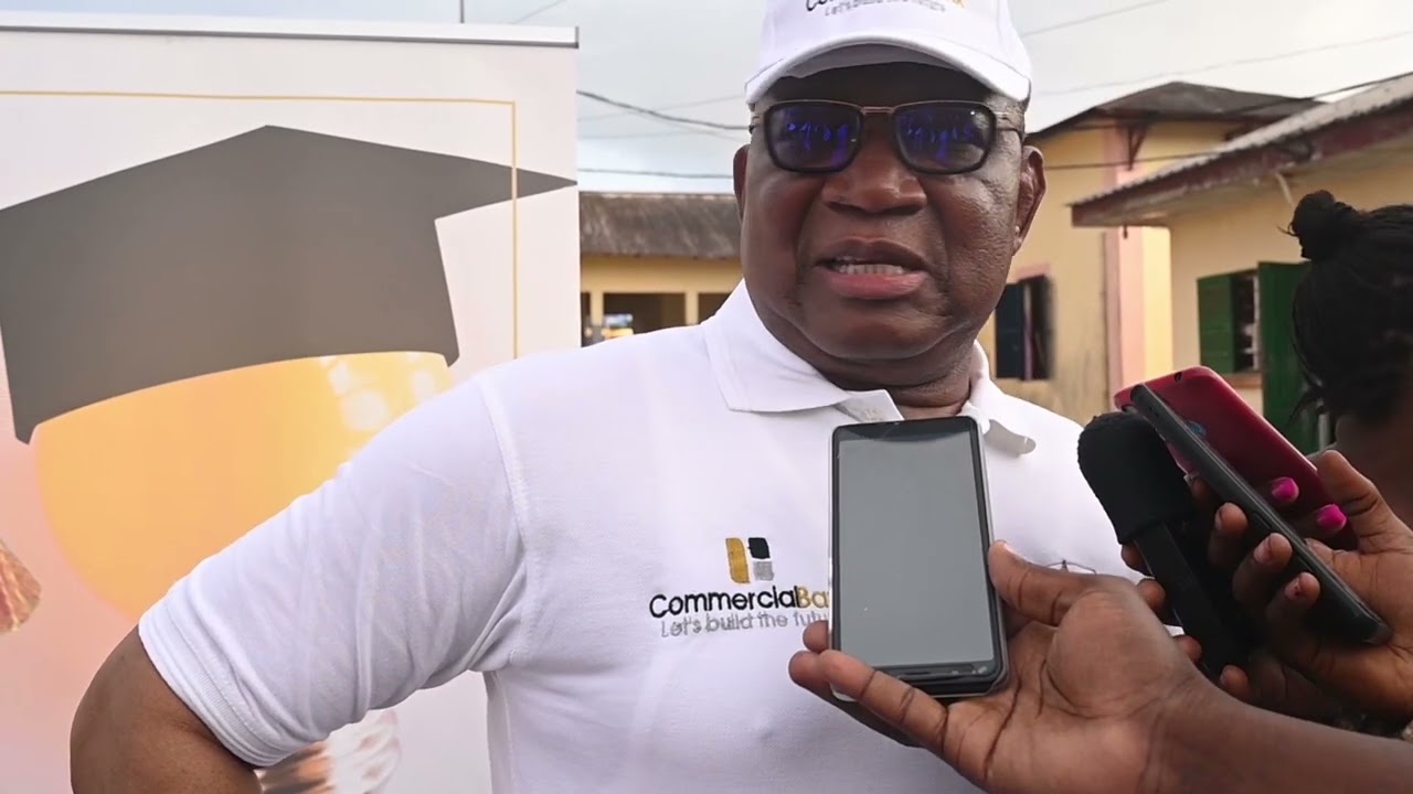 Commercial Bank fait une remise de dons à l'hôpital de Kribi.