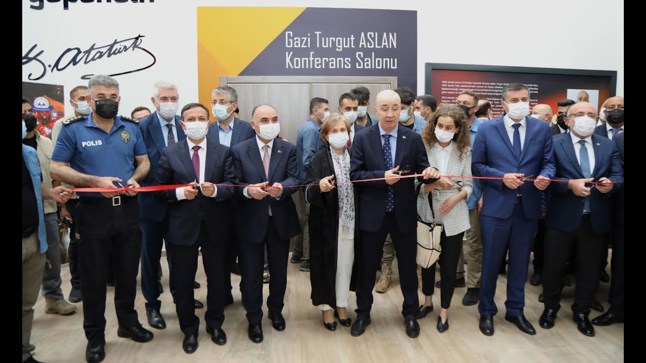 Edebiyat Fakültemiz Konferans Salonu’na 15 Temmuz Gazisi   Turgut Aslan’ın Adı Verildi