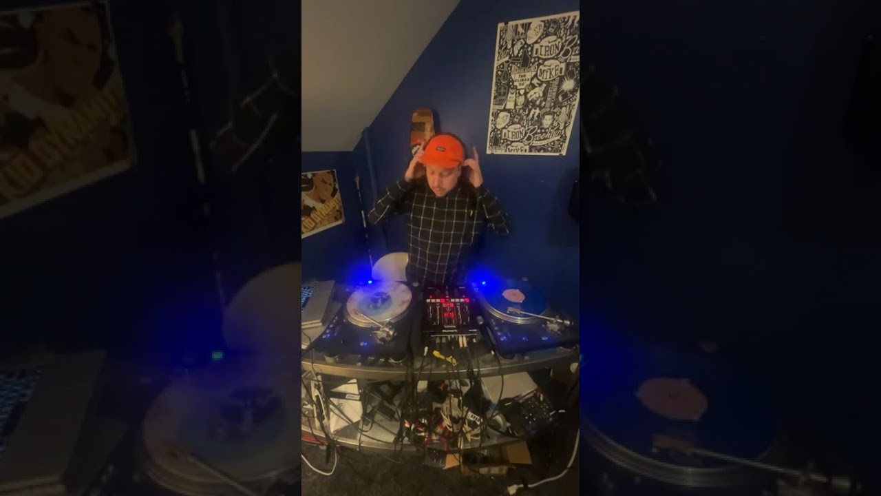 Moombahton.