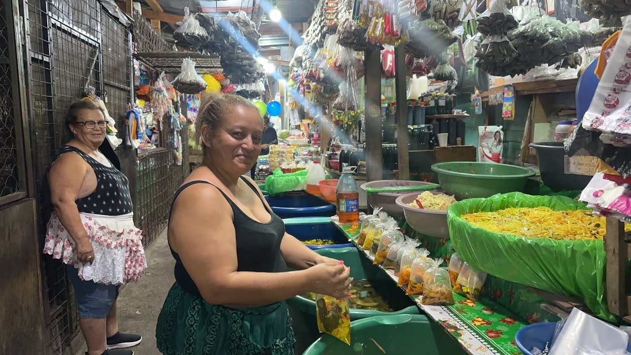 Mercado nocturno compras navideñas El Patechucho en #elsalvador #navidad