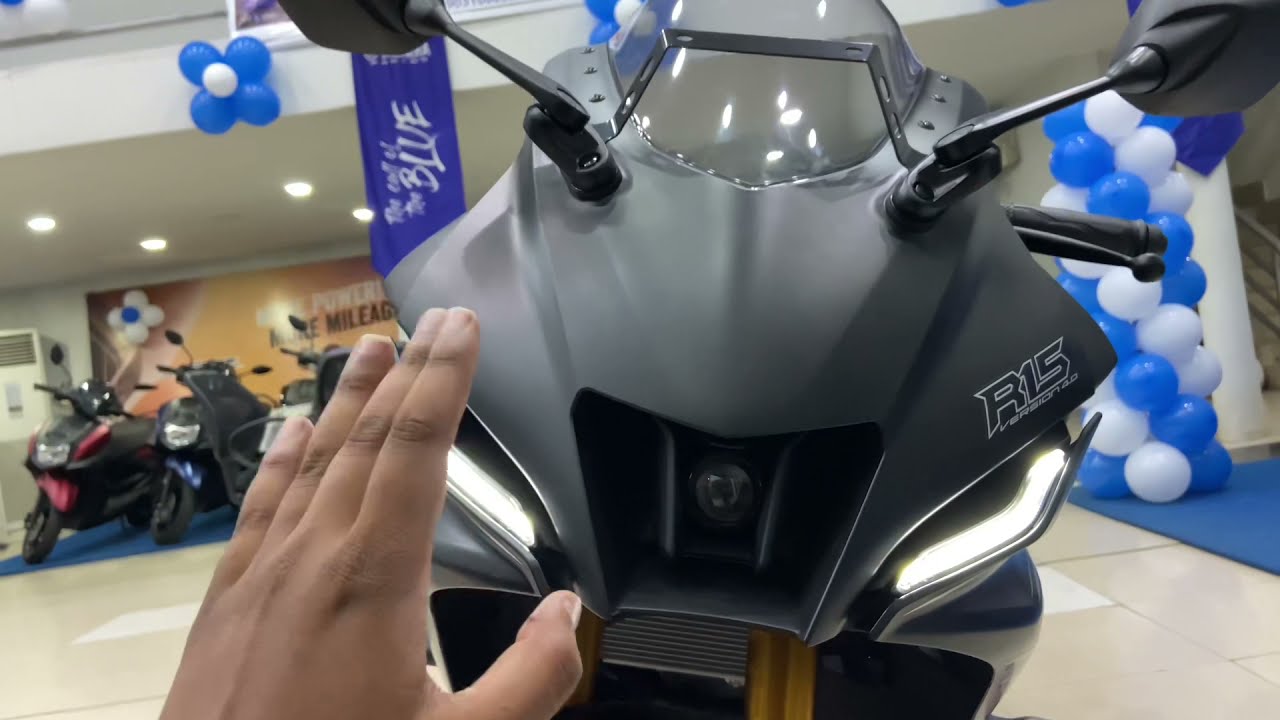 Yamaha R15v4 Full Detailed Review | Matt Black | Features | Exhaust Sound | On Road Price !!