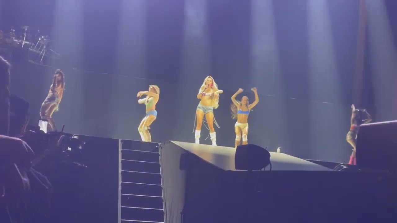 Zara Larsson - Never Forget You - Sept 26, 2025 Kia Forum Inglewood, CA @ZaraLarssonOfficial