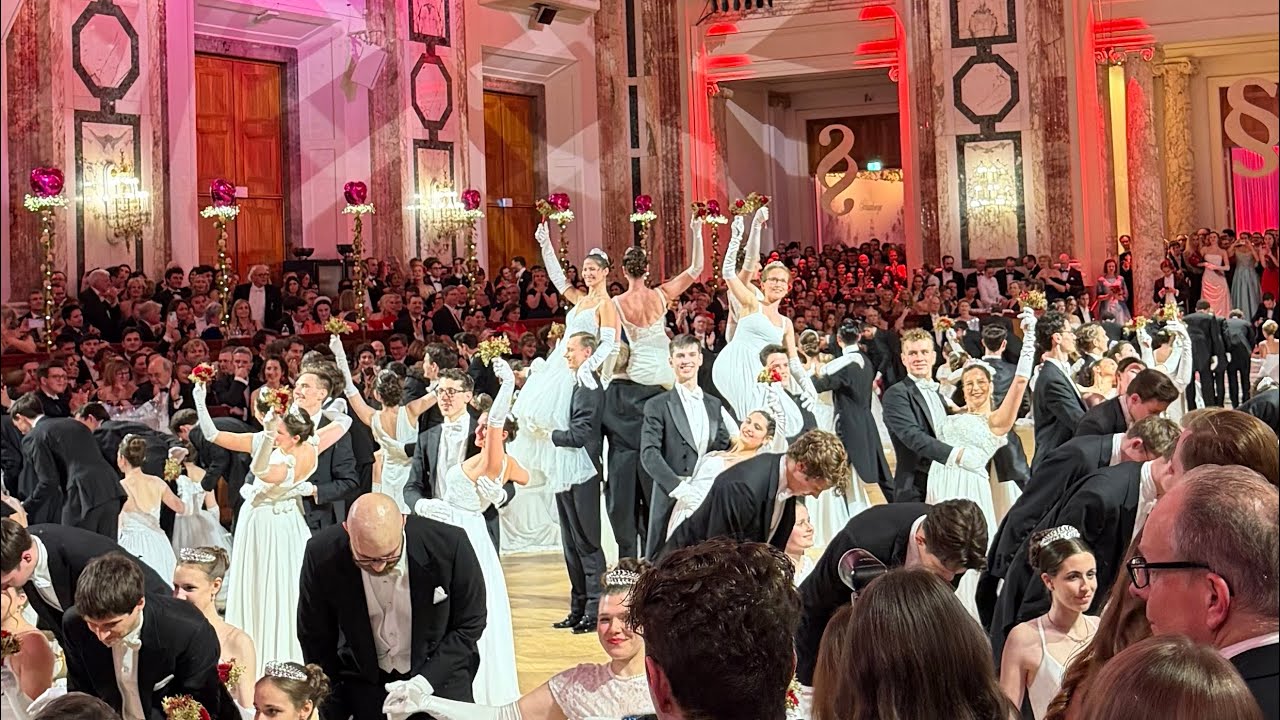 The Viennese Waltz Formation set the Juristenball on fire ✨