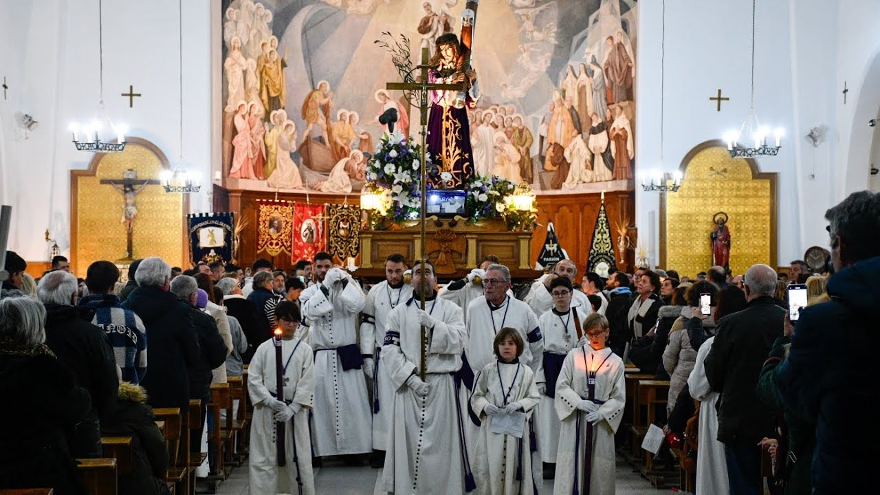 La lluvia impide la salida de la procesión del Silencio en Ponferrada