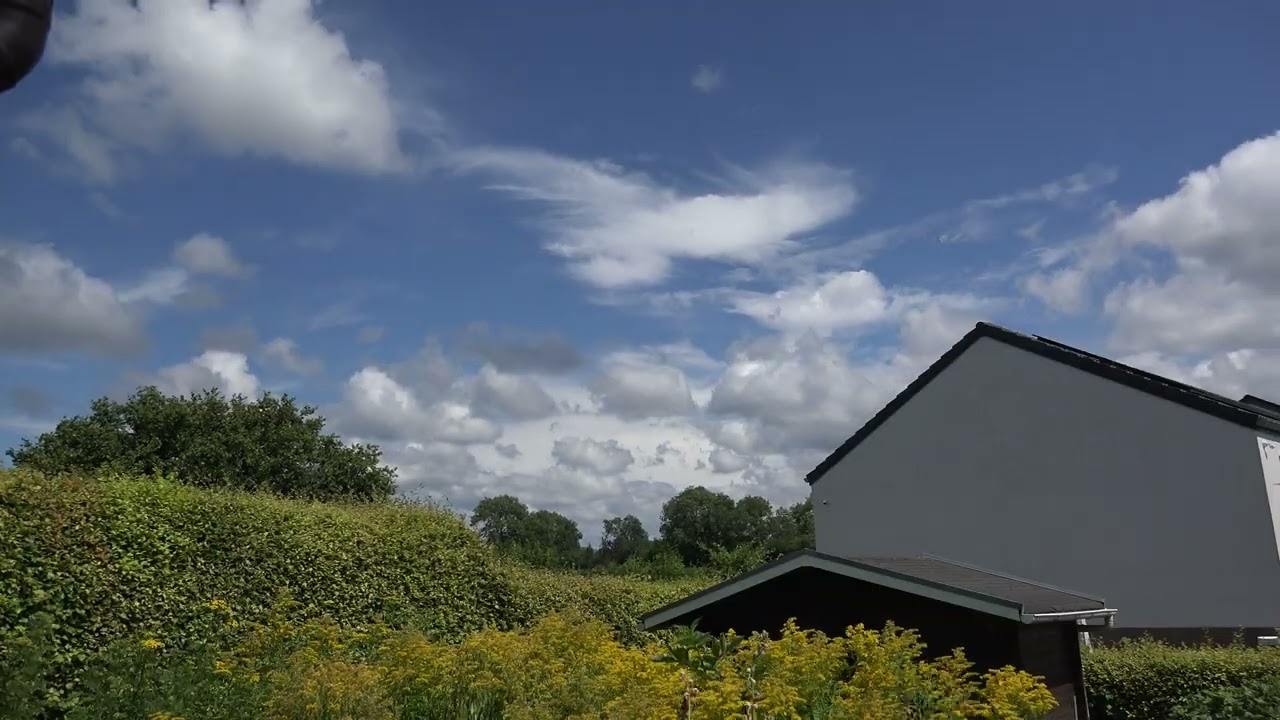 Voyage des Nuages ;- Reise der Wolken-  4 K