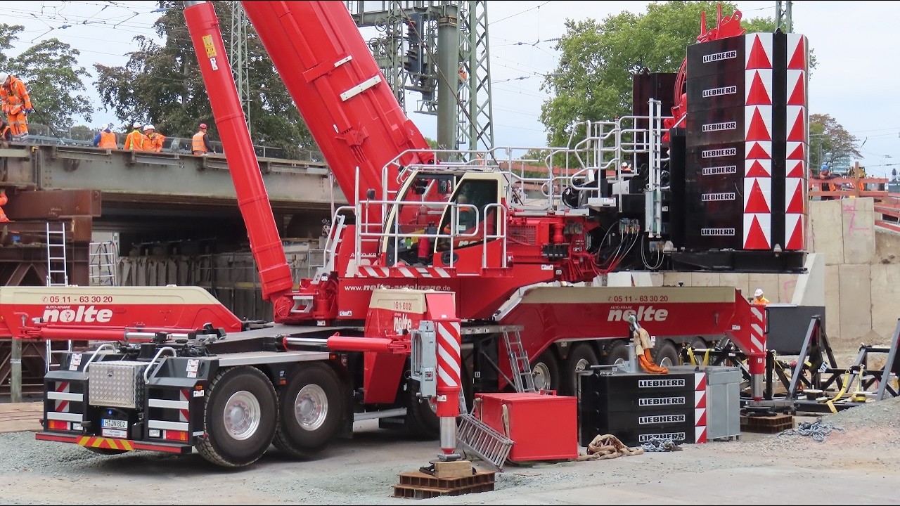 NOLTE - Mobilkran LIEBHERR LTM 1750-9.1* beim Ausbau einer Behelfsbrücke, Teil 1