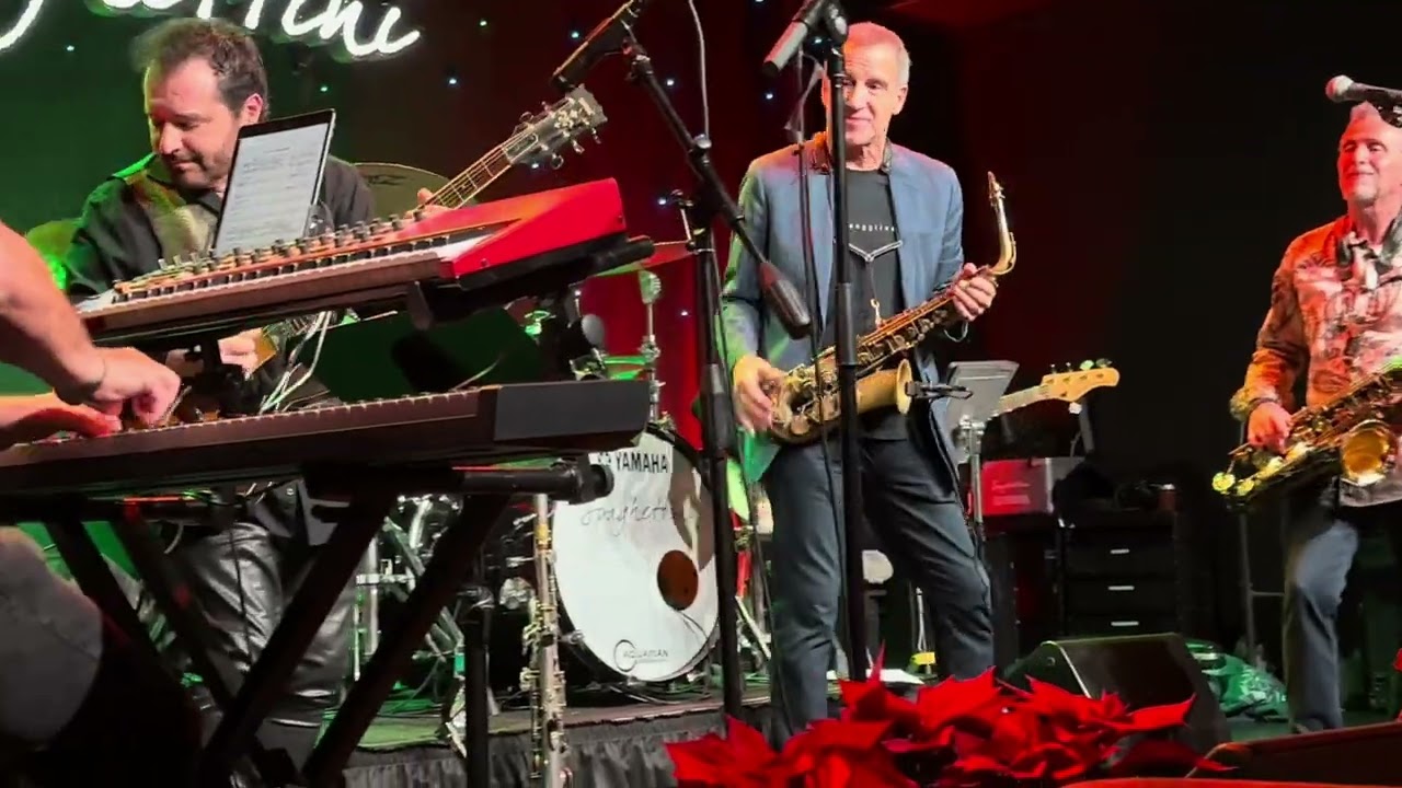 Eric Marienthal and Richard Elliot - This Christmas. 