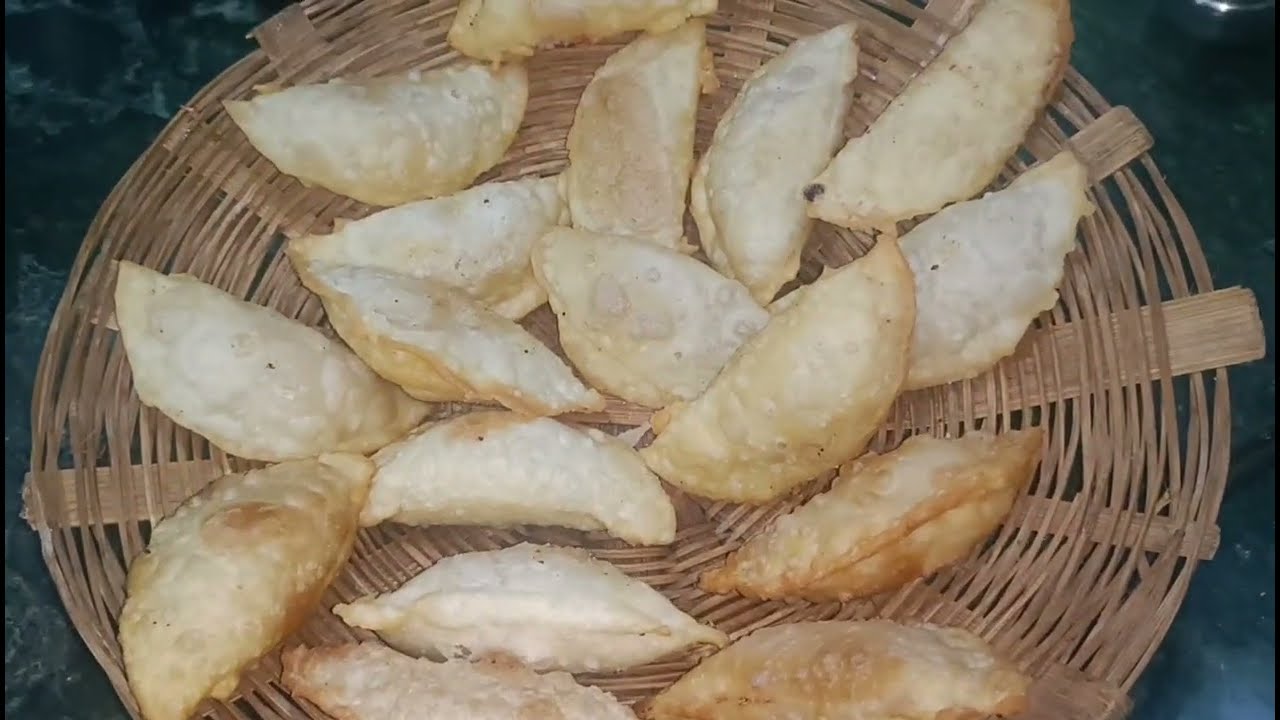 खोआ वाला पकवान || khoa wala pakwaan tasty yummy😋😋😋🥐