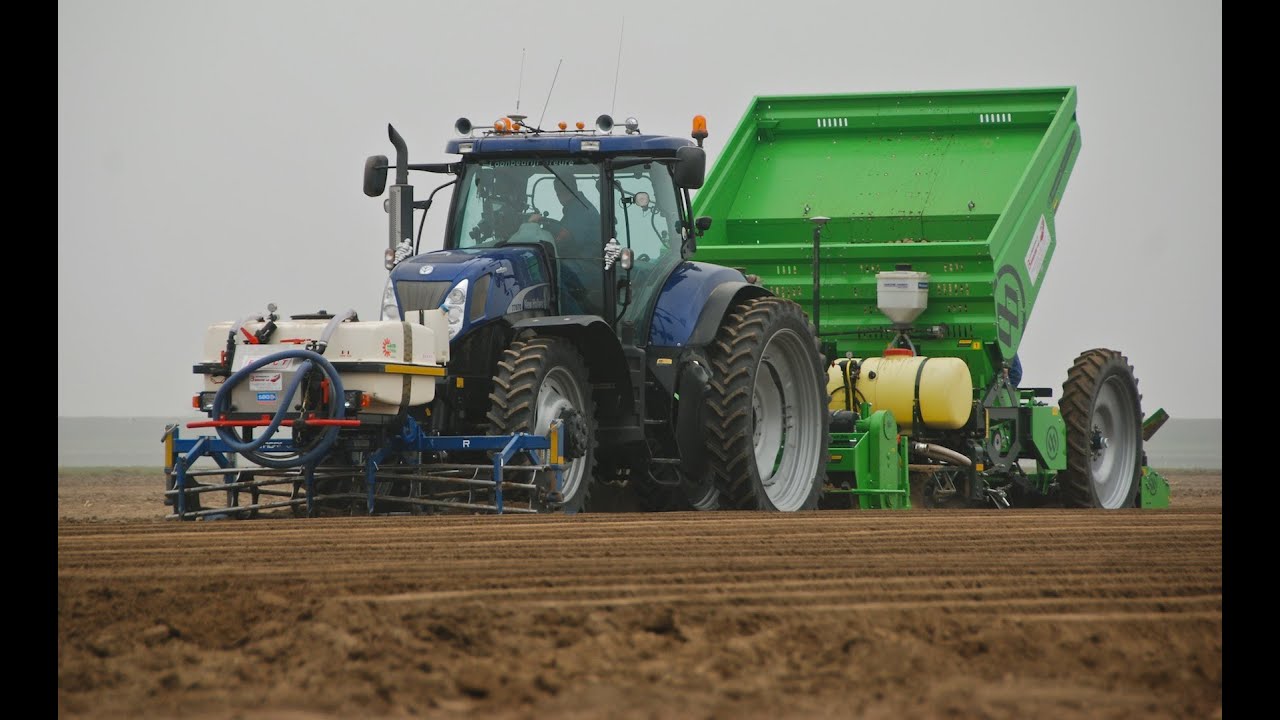New Holland T7070 Blue Power + Miedema Structural 4000 planting potatoes - Loonbedrijf Breure