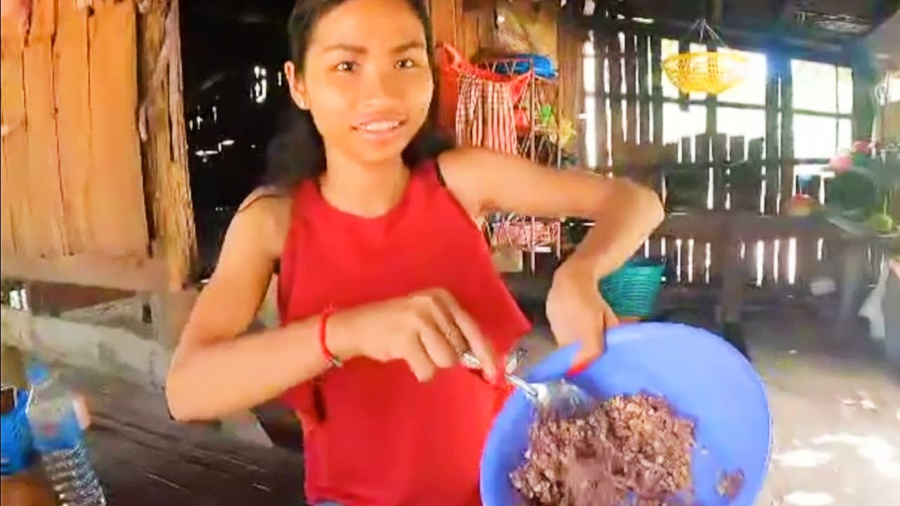 Simple Province Life in Cambodia Cooking Beef Salad For Papa 🇰🇭
