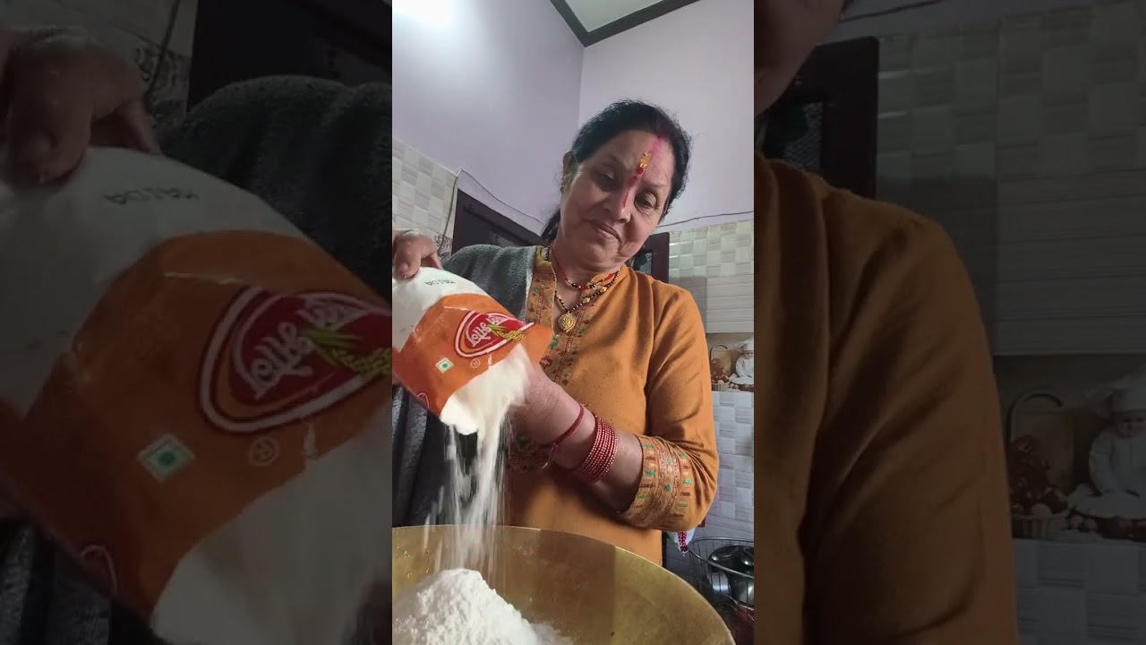होली में बने हमने टेस्टीटेस्टी  गुजिया 🤤🤤