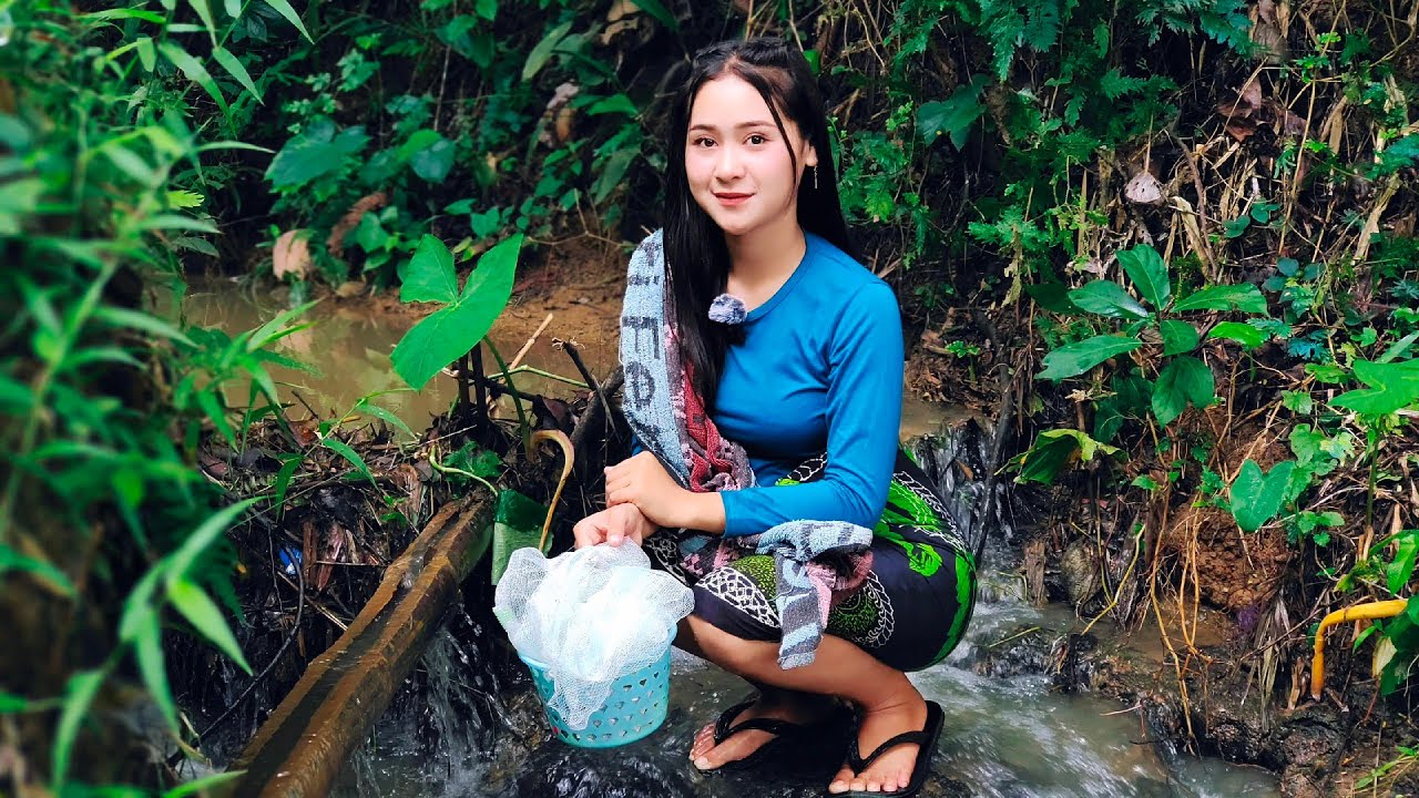 AWW...BIKIN LEMES‼️DIAJAK MANDI BARENG SAMA NENG INEU JANDA DESA CANTIK DI AIR PANCURAN