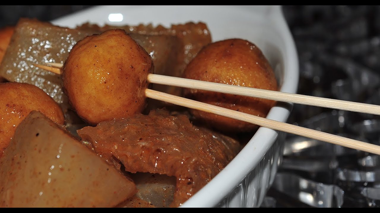 Fishballs | Century Eggs | Hong Kong Street Food | 豬皮蘿白魚蛋 : ASMR / Mukbang ( Eating Sounds )